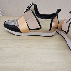 Mossimo Supply Co. Womens Size 10 Deena Rose Gold Sneakers